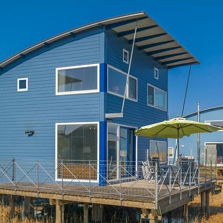 6 Pers. Waterfront Home Seeblick, Equipped Stilt House On The Water Anjum Экстерьер фото